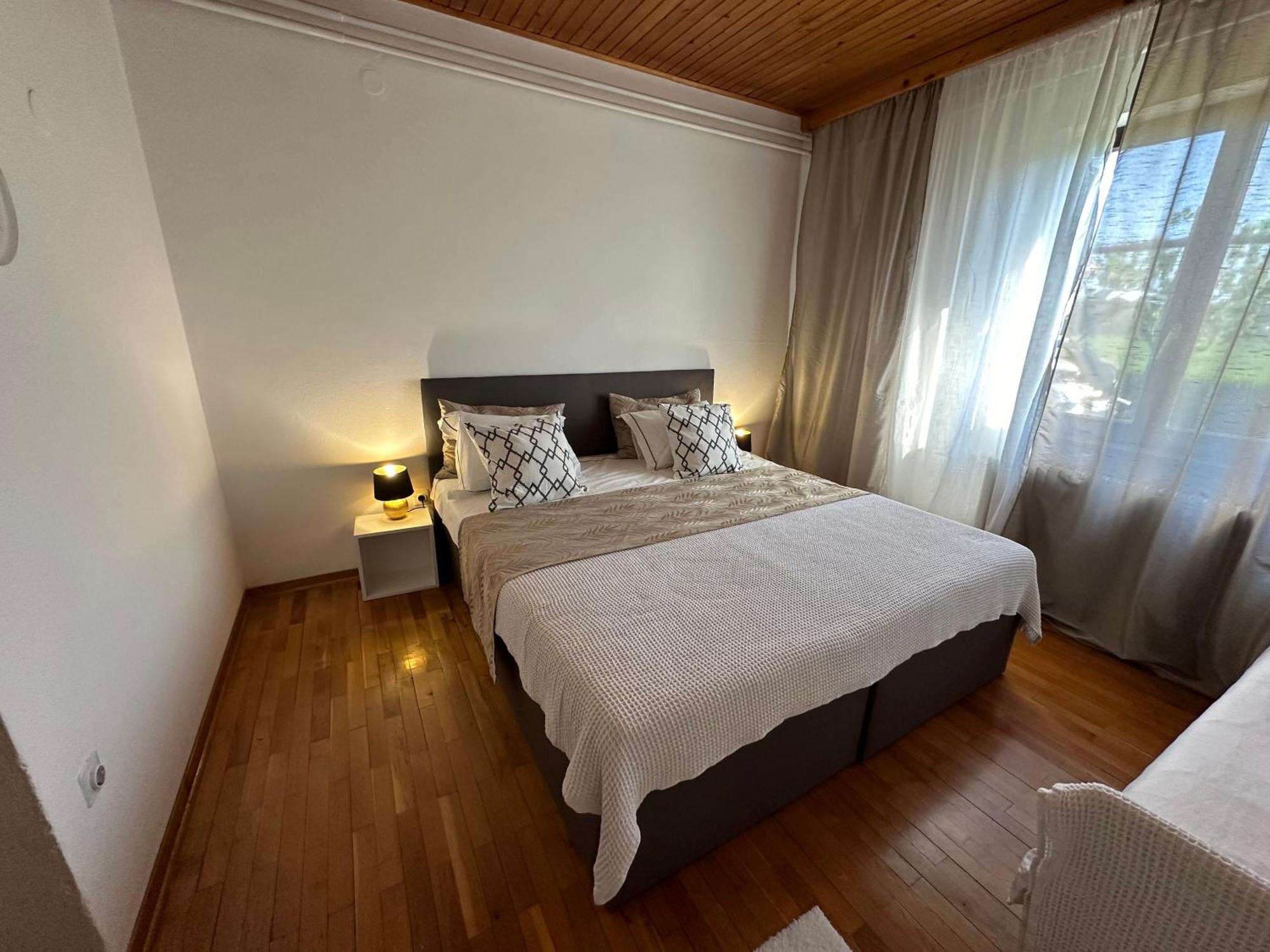 Sunny Hill Apartment *