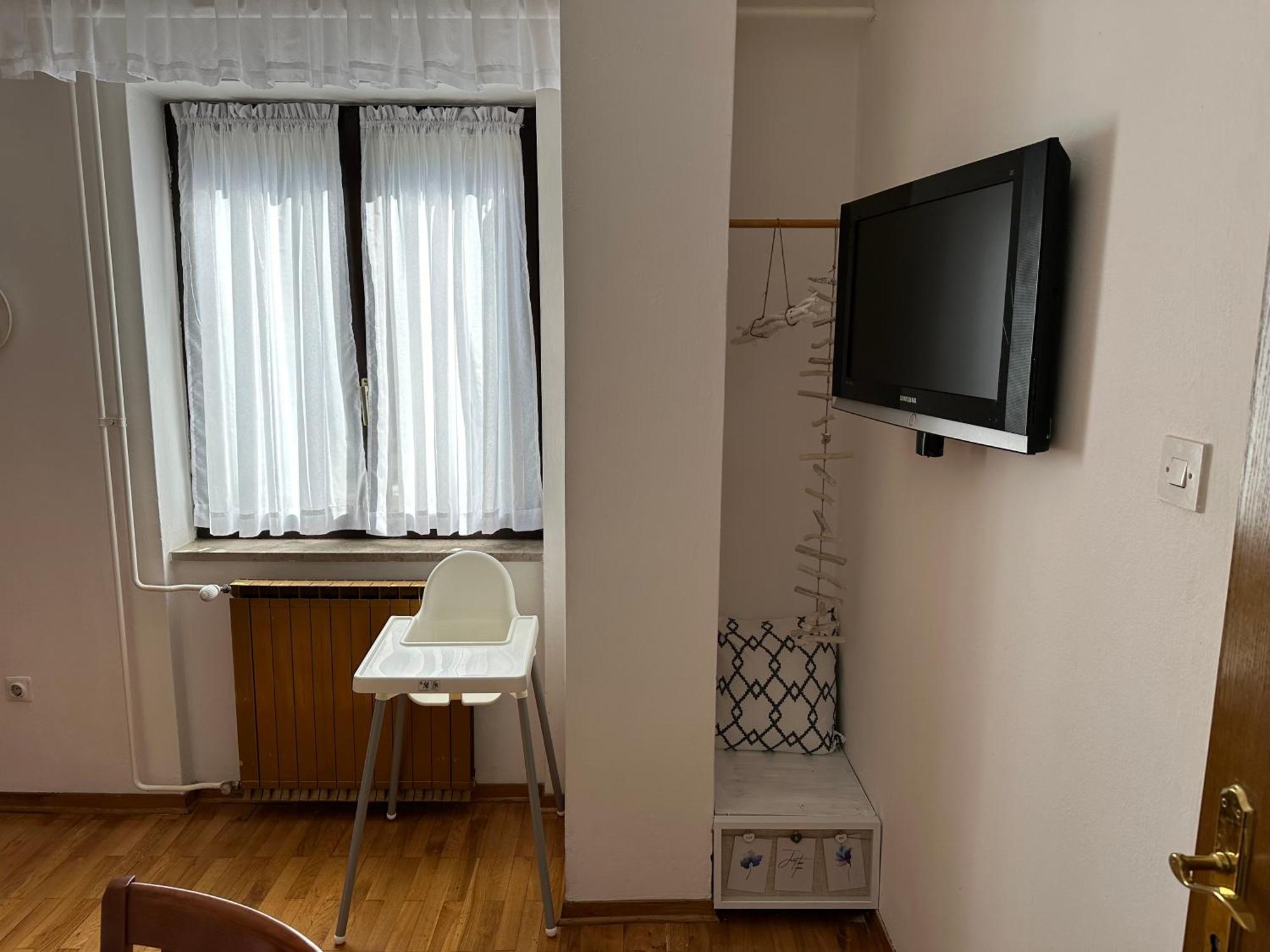 Sunny Hill Apartment *